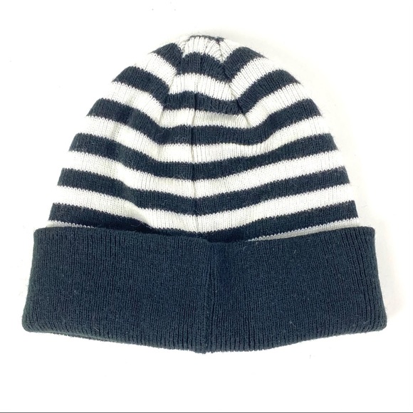 🌸Juventus FC Black & White Knitted Ski Hat - Picture 2 of 4